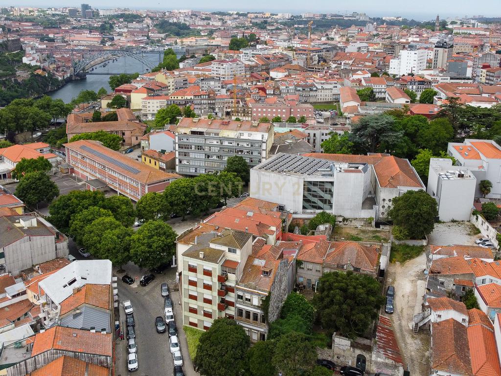 Prédio nas belas artes - Porto - Image 6