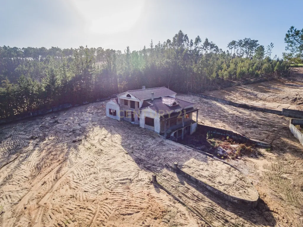 Moradia em Construção - Leiria - Image 1