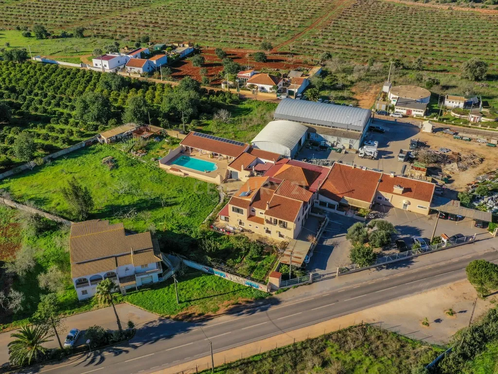 Quinta de Luxo em Silves com 10 Quartos e Piscina Comum - Image 21