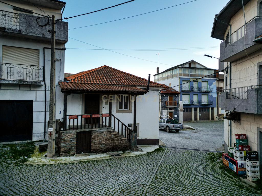 Moradia T4 em Carção - Bragança - Image 3