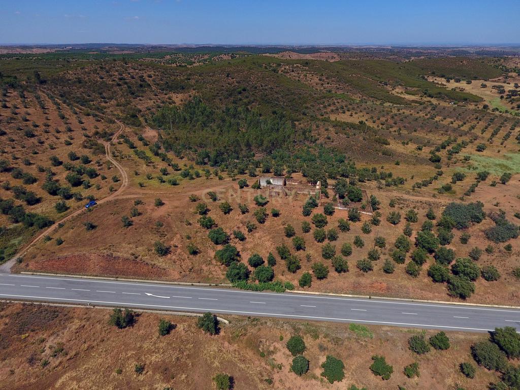 Terreno de 22ha com Ruína de 250m² em Alqueva – Oportunidade no Alentejo - Image 16