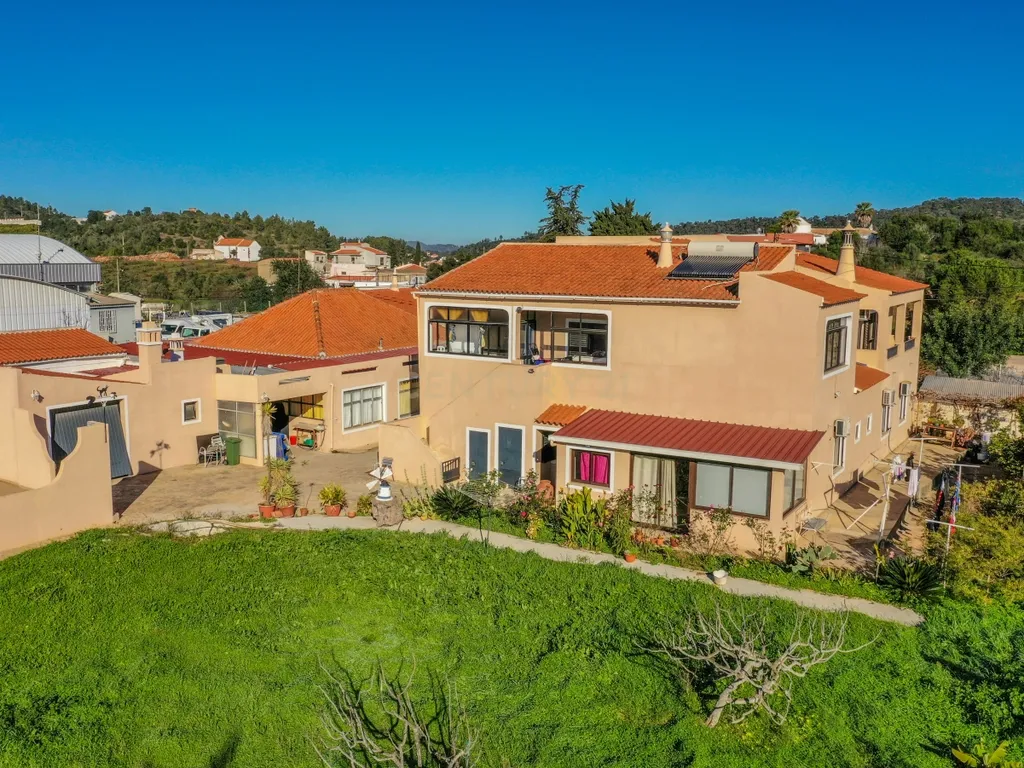 Quinta de Luxo em Silves com 10 Quartos e Piscina Comum - Image 25