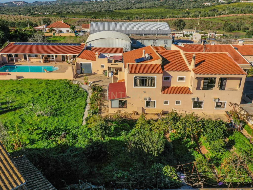Quinta de Luxo em Silves com 10 Quartos e Piscina Comum - Image 27