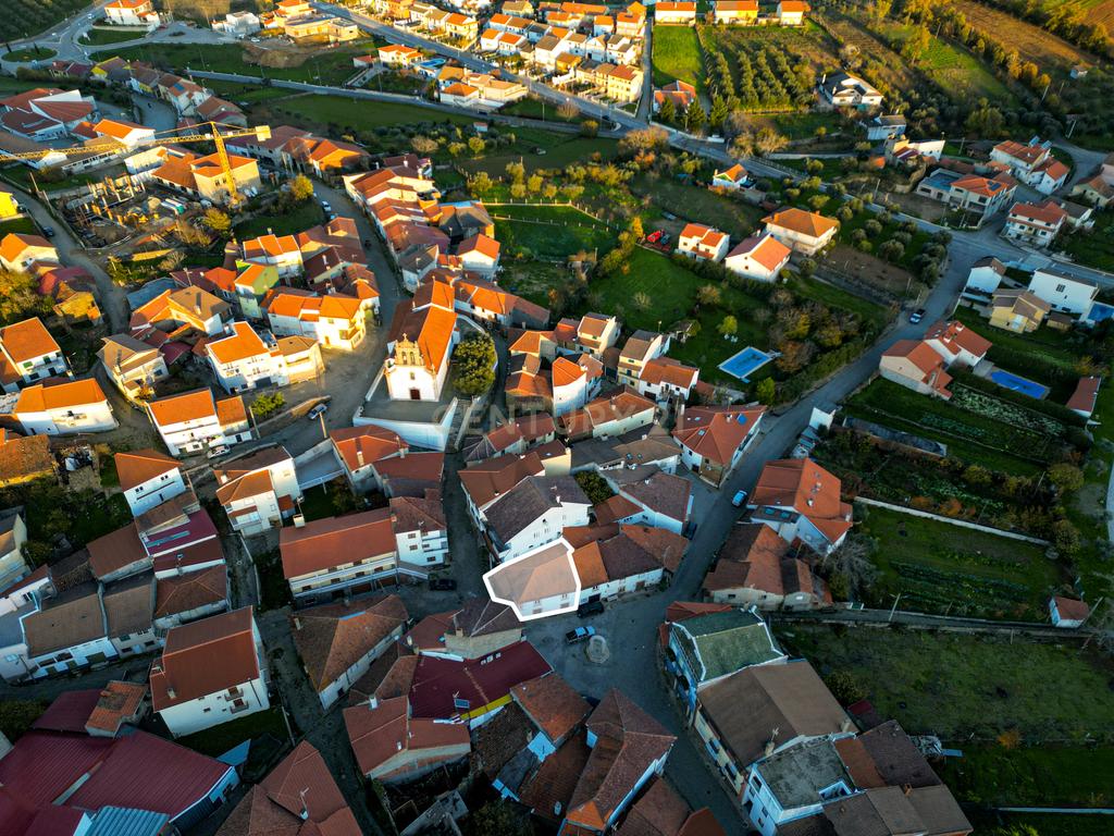 Moradia T4 em Carção - Bragança - Image 4