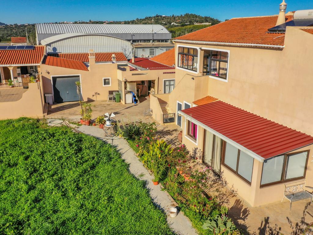 Quinta de Luxo em Silves com 10 Quartos e Piscina Comum - Image 32