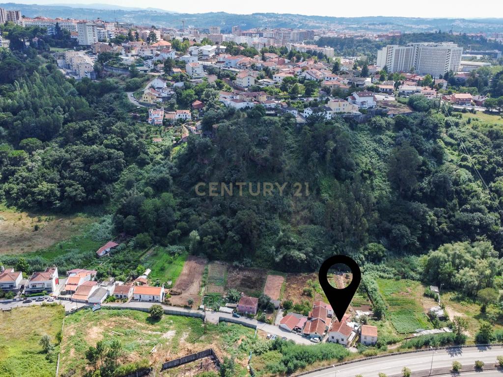 Moradia em Banda - Santo António dos Olivais - Image 1