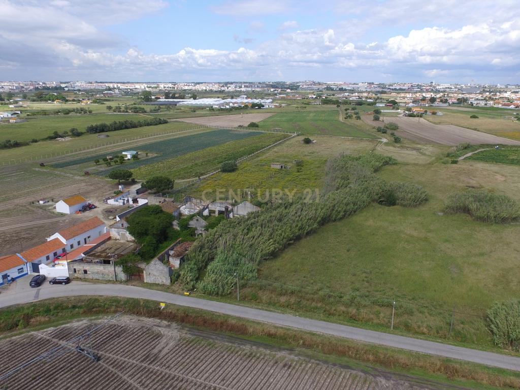 Terreno urbano misto com 13.120 m2 com aprovação para construção (60%).  - Image 1