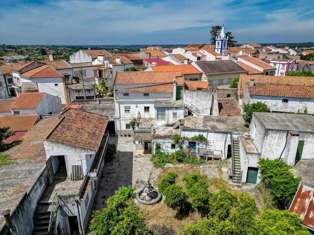 Moradia em Tolosa com 635m² e terreno com 1250m², para modernização total - Image 14