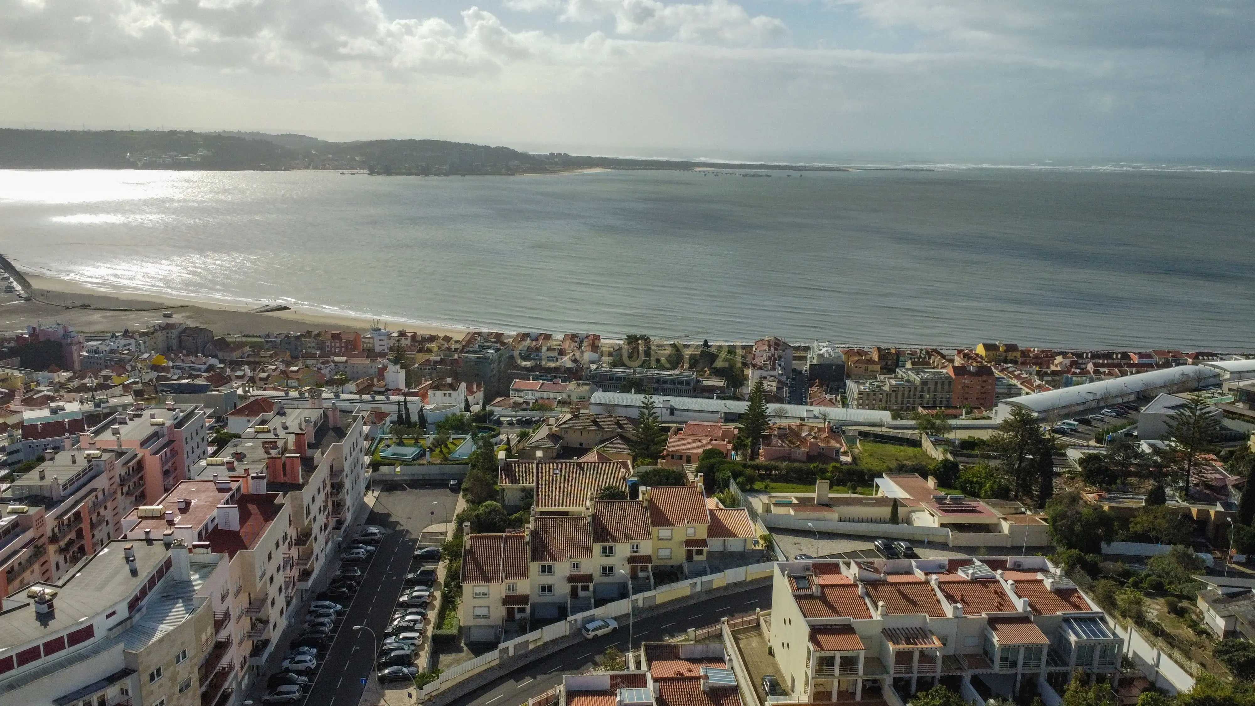 Moradia T5 no Alto de Santa Catarina/Oeiras - Vista Frontal para o mar e rio Tejo - Image 5