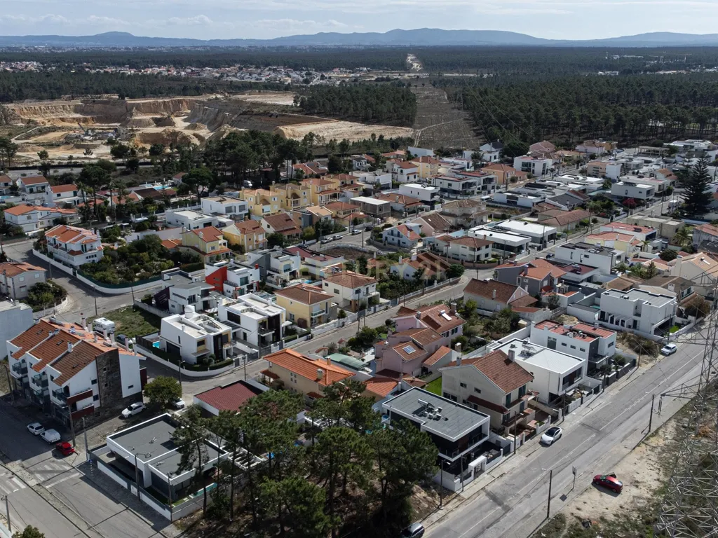 Moradia T4 com piscina - Image 19