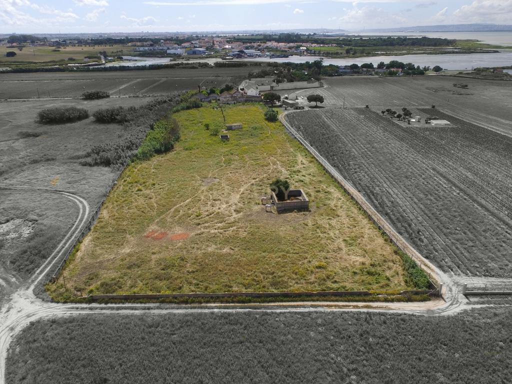 Terreno urbano misto com 13.120 m2 com aprovação para construção (60%).  - Image 10