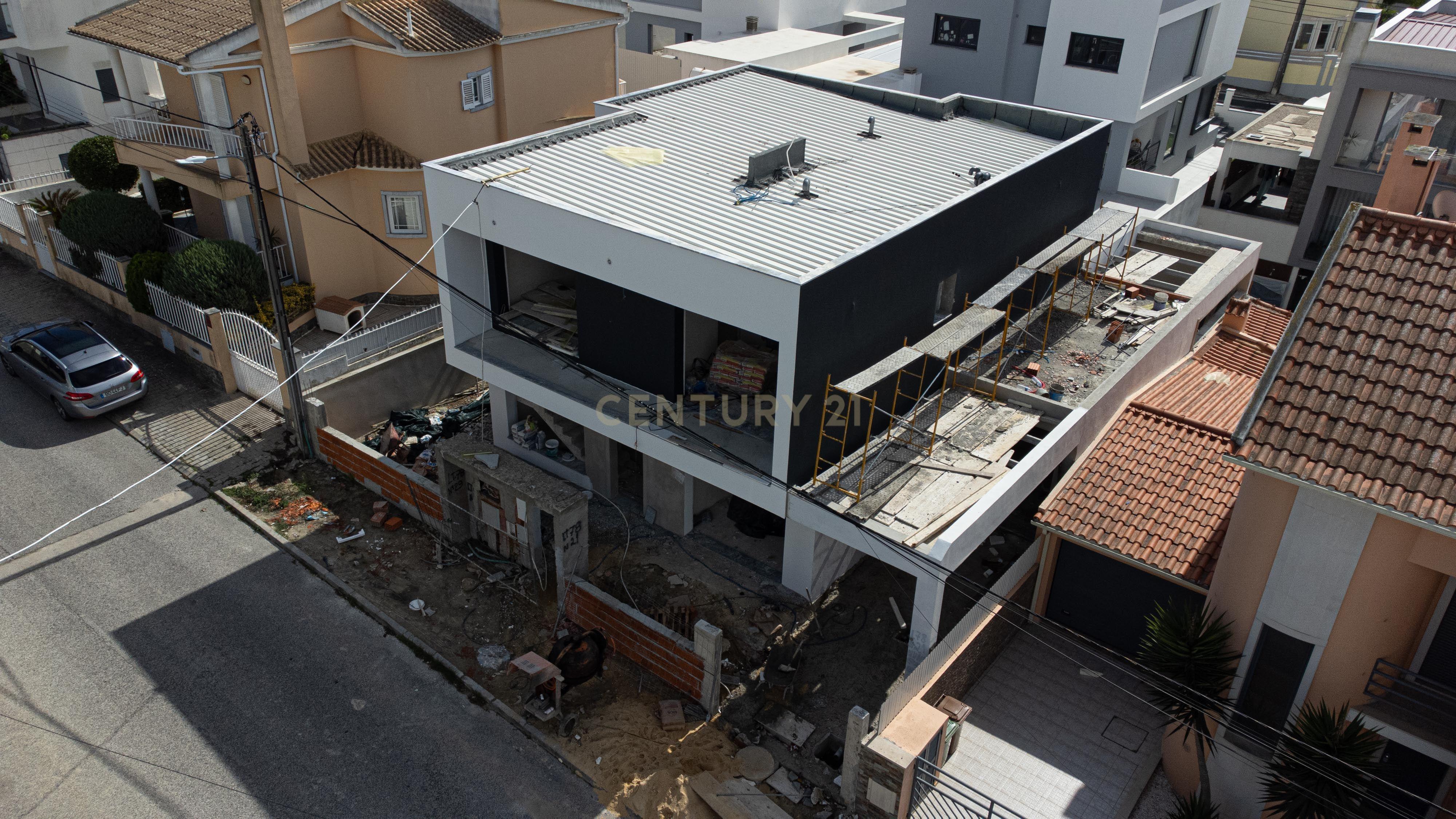 Moradia T4 com piscina - Image 2