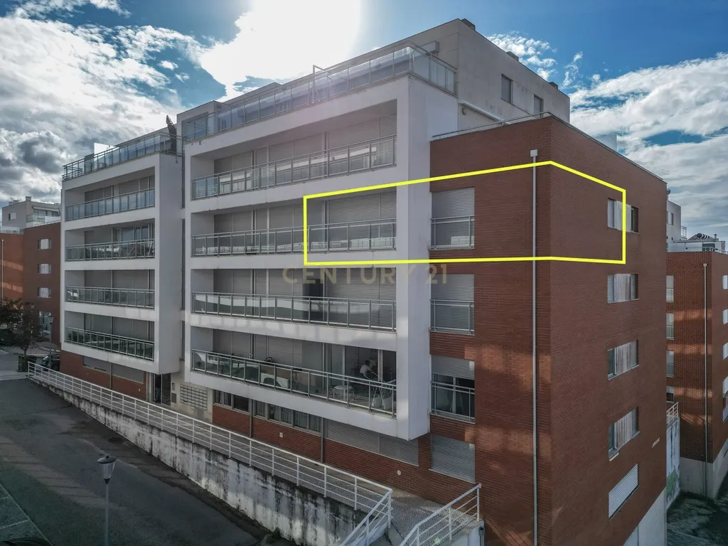 Apartamento Moderno na Figueira da Foz com Estacionamento e Elevador - Image 21