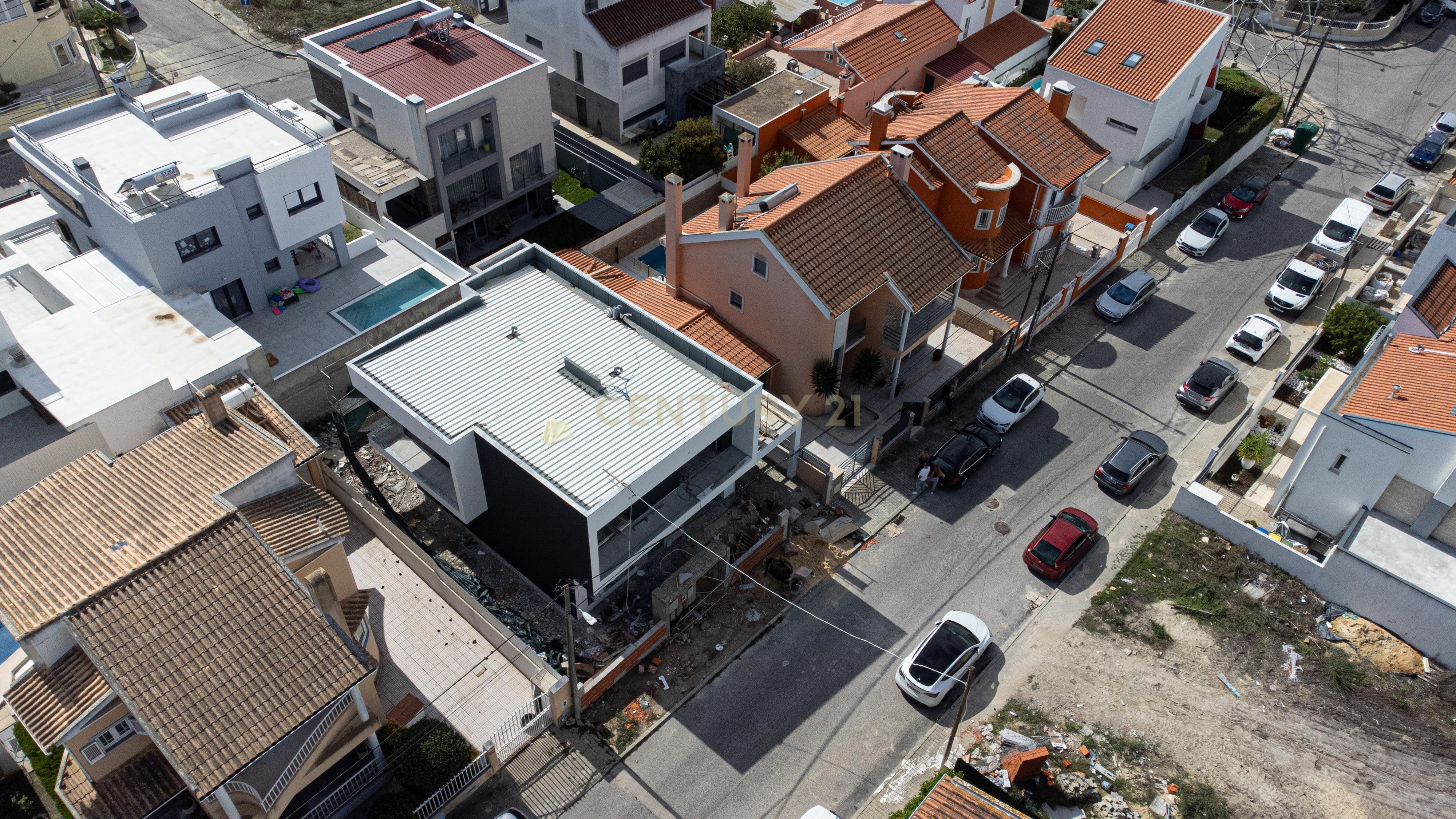 Moradia T4 com piscina - Image 4