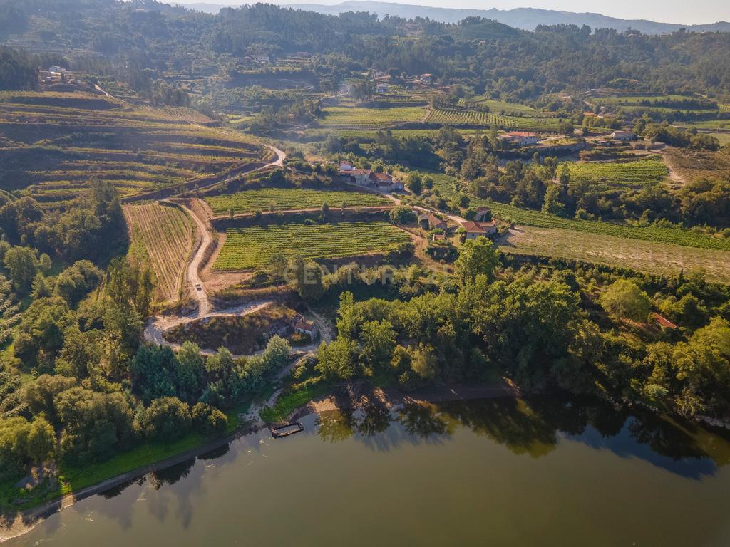 Quinta com frente Rio Tâmega, Amarante - Image 9