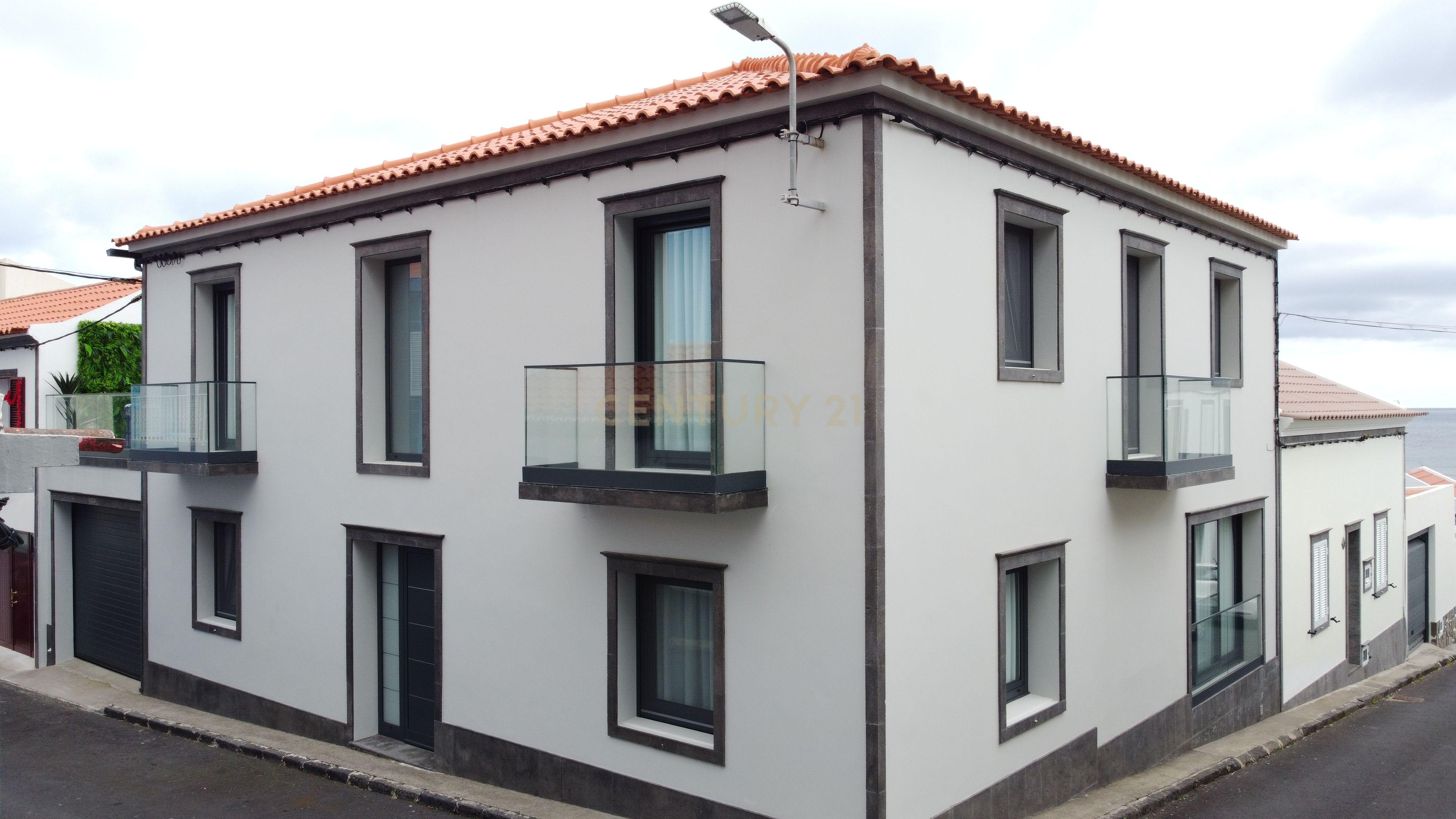 Moradia T3 Requintada em Vila Franca do Campo - Image 7