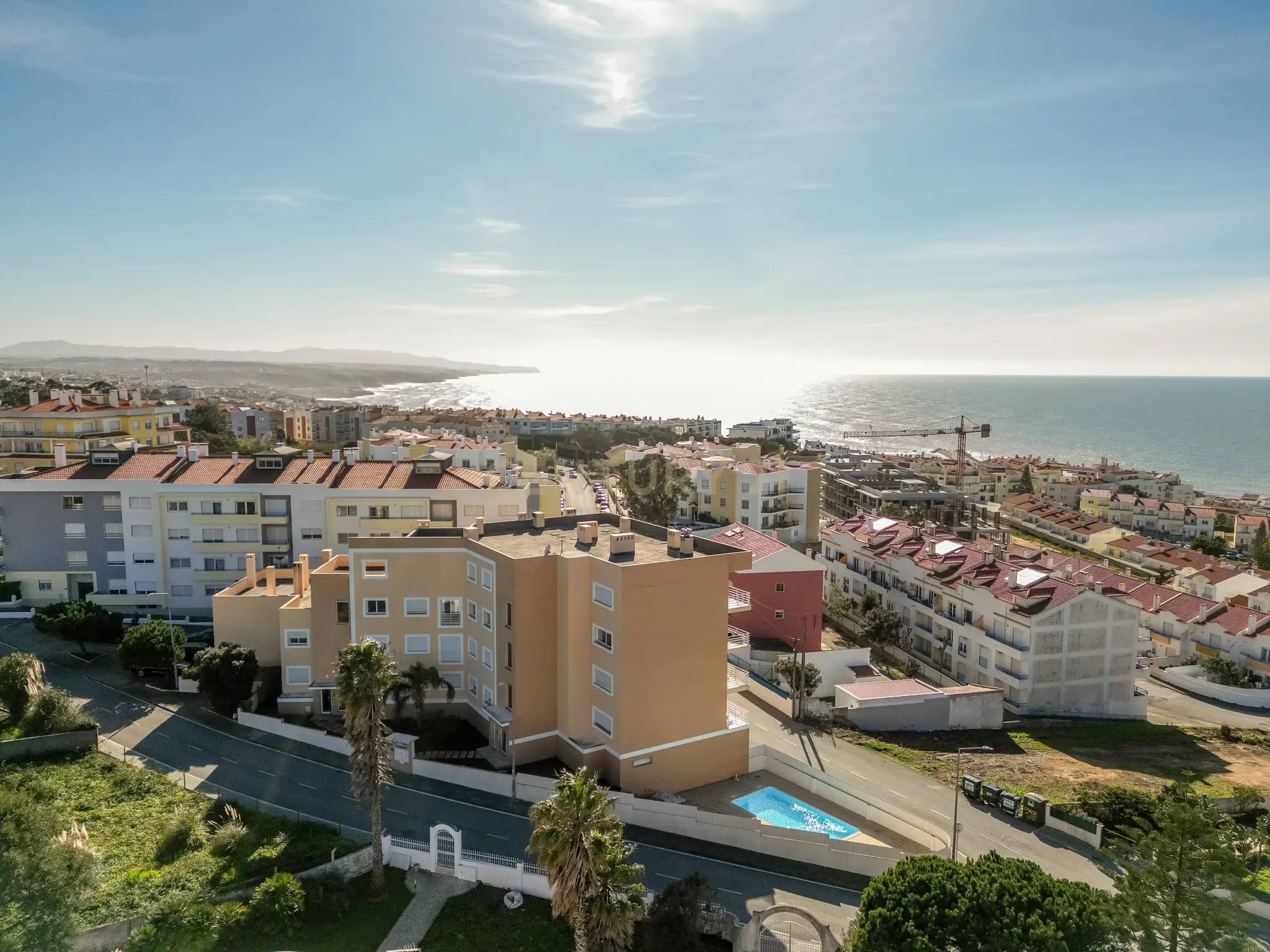 Apartamento de sonho na Ericeira: conforto e vista mar | Condomínio com piscina e jardim - Image 1