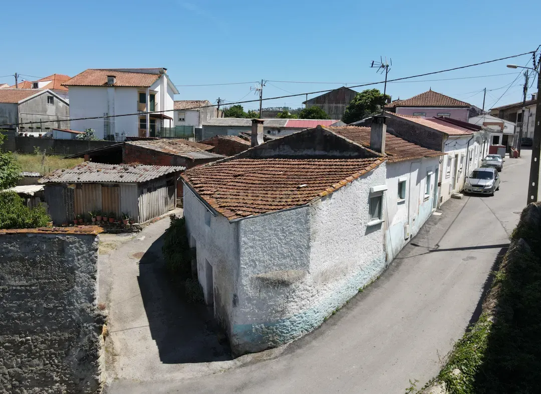 Moradia com terreno na Corujeira (Ribeira de Frades) - Coimbra - Image 2