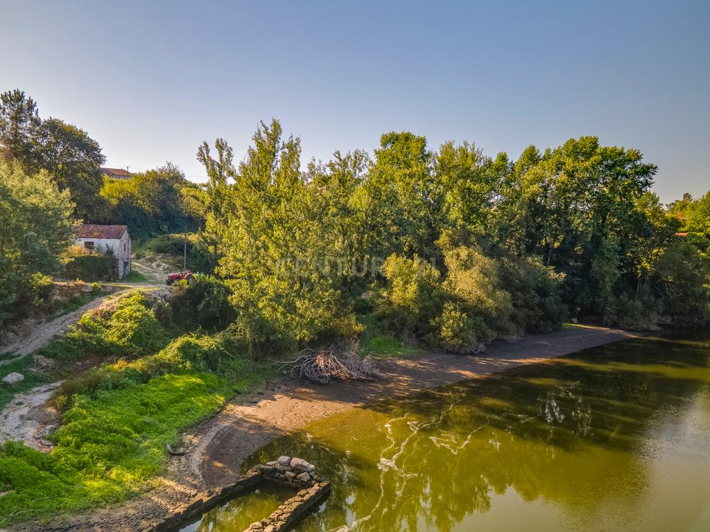 Quinta com frente Rio Tâmega, Amarante - Image 1