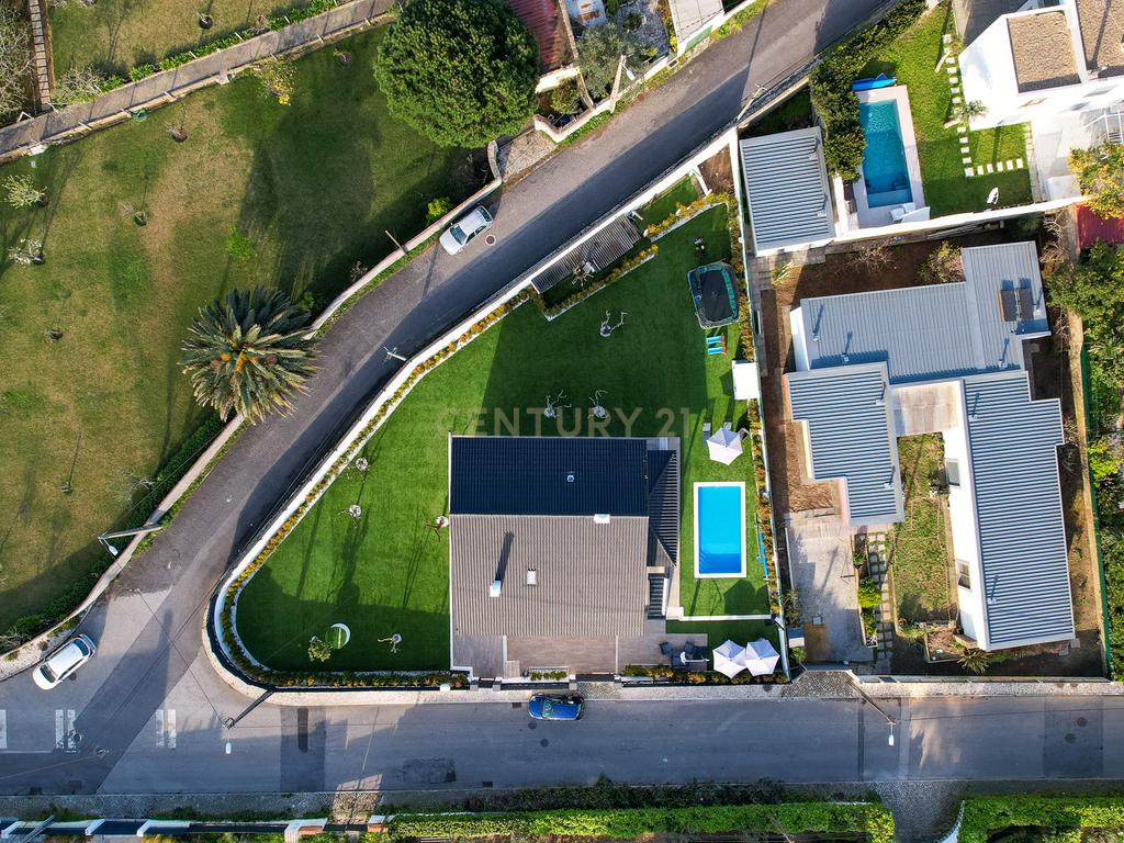 Vivendo o Sonho: Luxuosa Moradia T5 em Albarraque com Espaço de Lazer para Crianças - Image 67