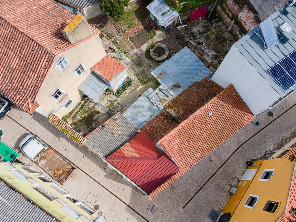 Edifício Espaçoso em Marinha Grande - Oportunidade Única! - Image 11