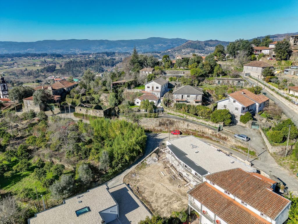 Moradia 6 assoalhadas, 195m2 área construção, 672m2 terreno, com anexo T1 - Image 49