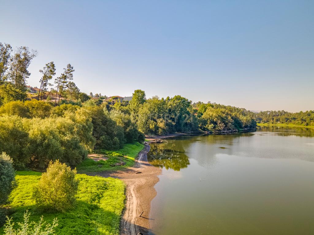 Quinta com frente Rio Tâmega, Amarante - Image 14
