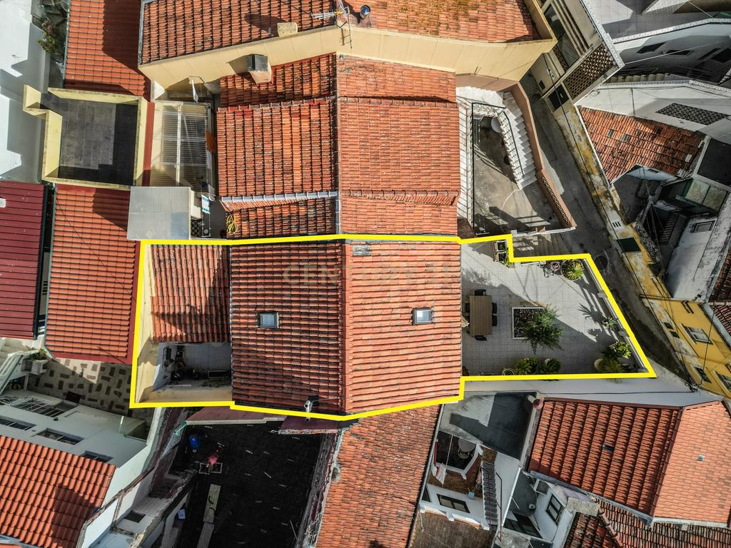 Moradia T3 de traça tradicional no centro perto da Praia  - Image 19
