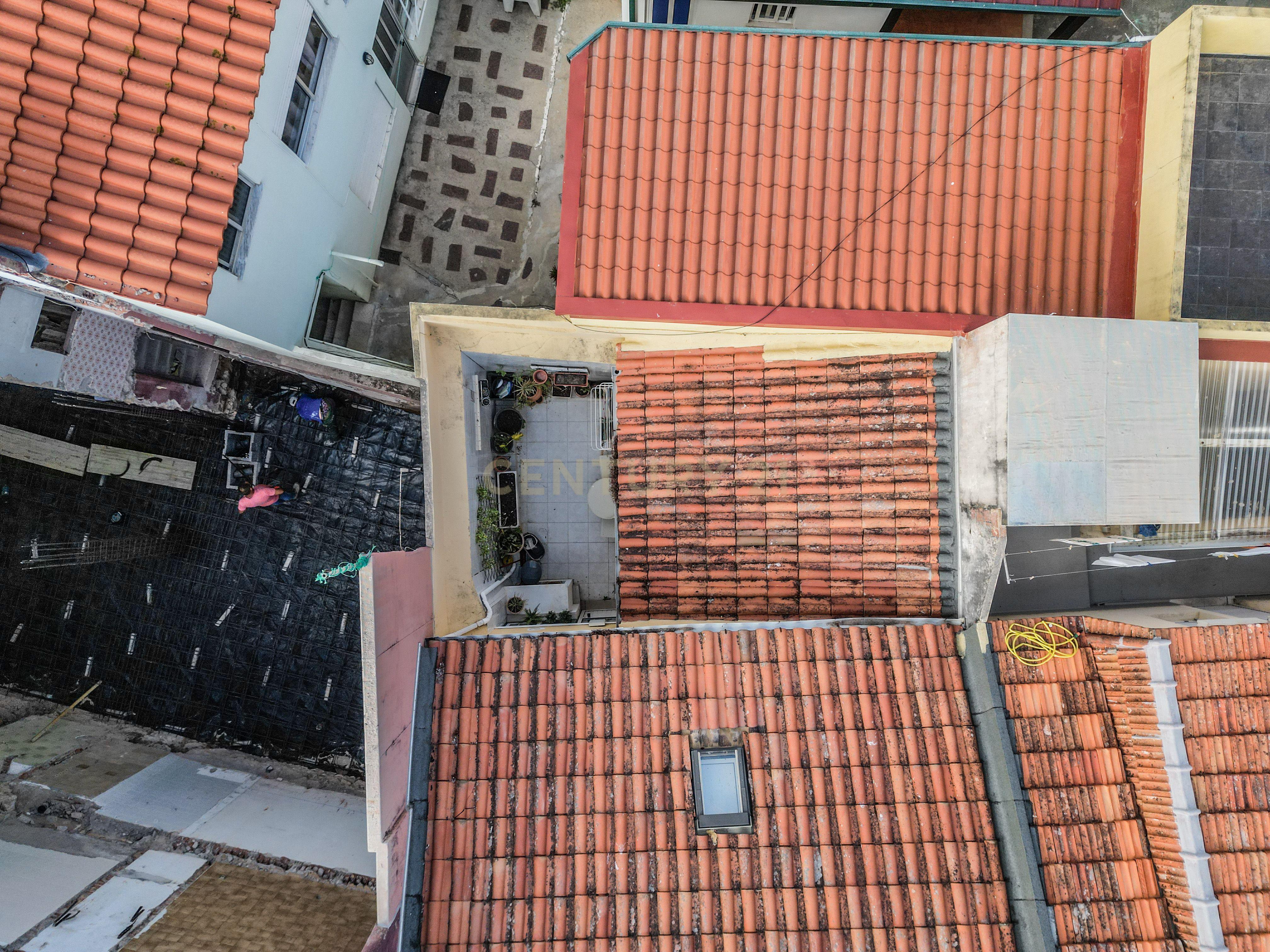 Moradia T3 de traça tradicional no centro perto da Praia - Image 20