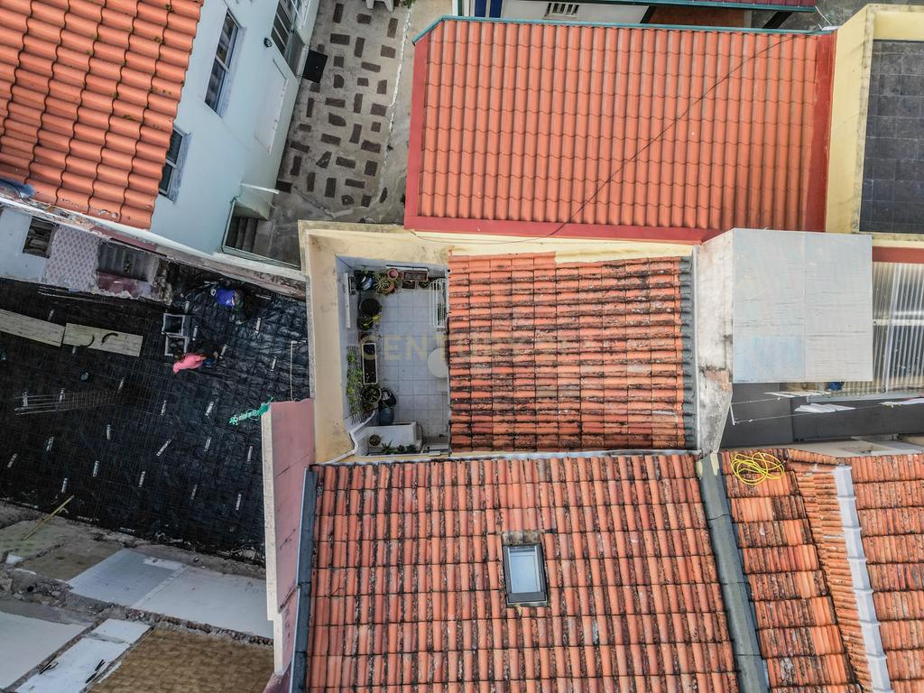 Moradia T3 de traça tradicional no centro perto da Praia  - Image 20