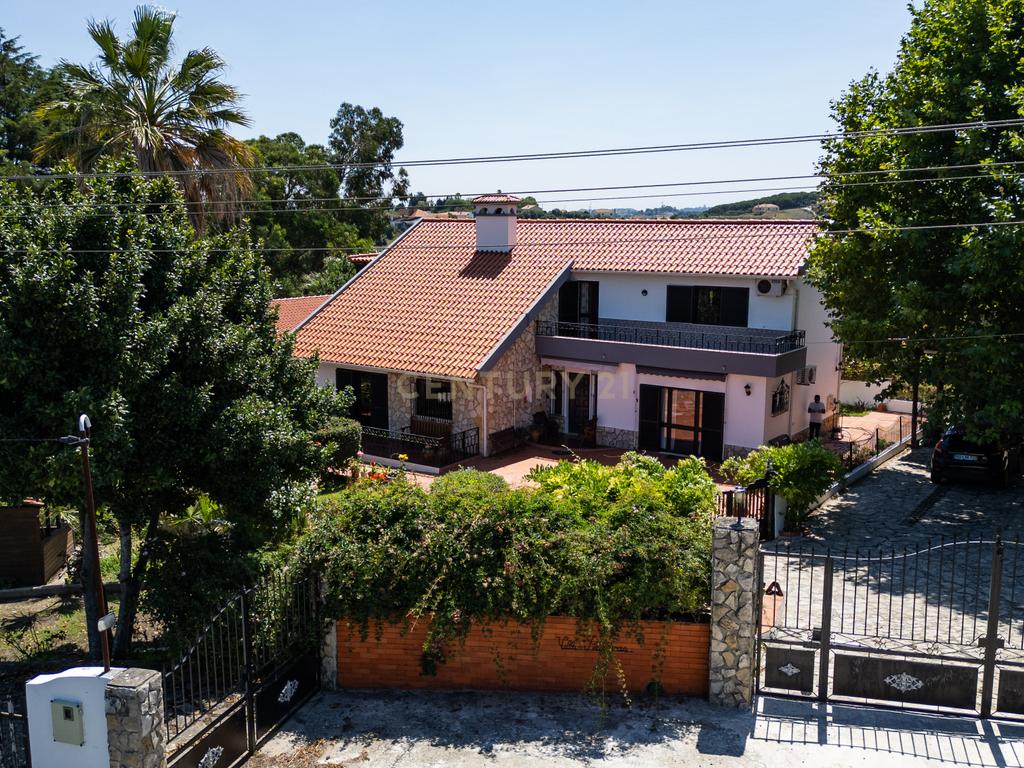 Moradia T3+1 com piscina para venda em Santarém - Image 11