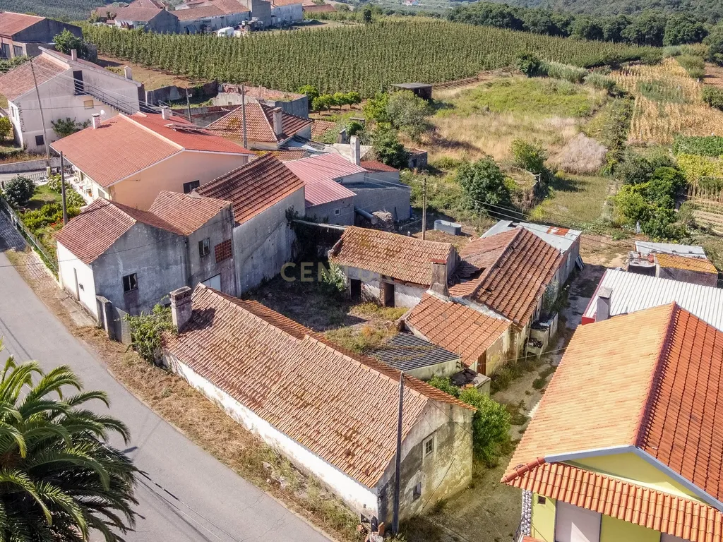 Casa para reabilitar em Cumeira de Santa Catarina, Caldas da Rainha - Image 1