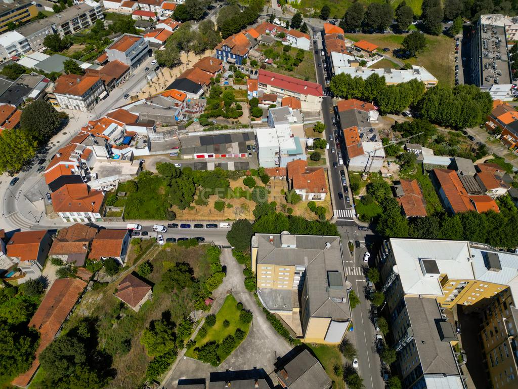 Venda de Terreno em Caldas das Taipas com Projeto Aprovado em Guimarães - Oportunidade Única para Investidores - Image 10