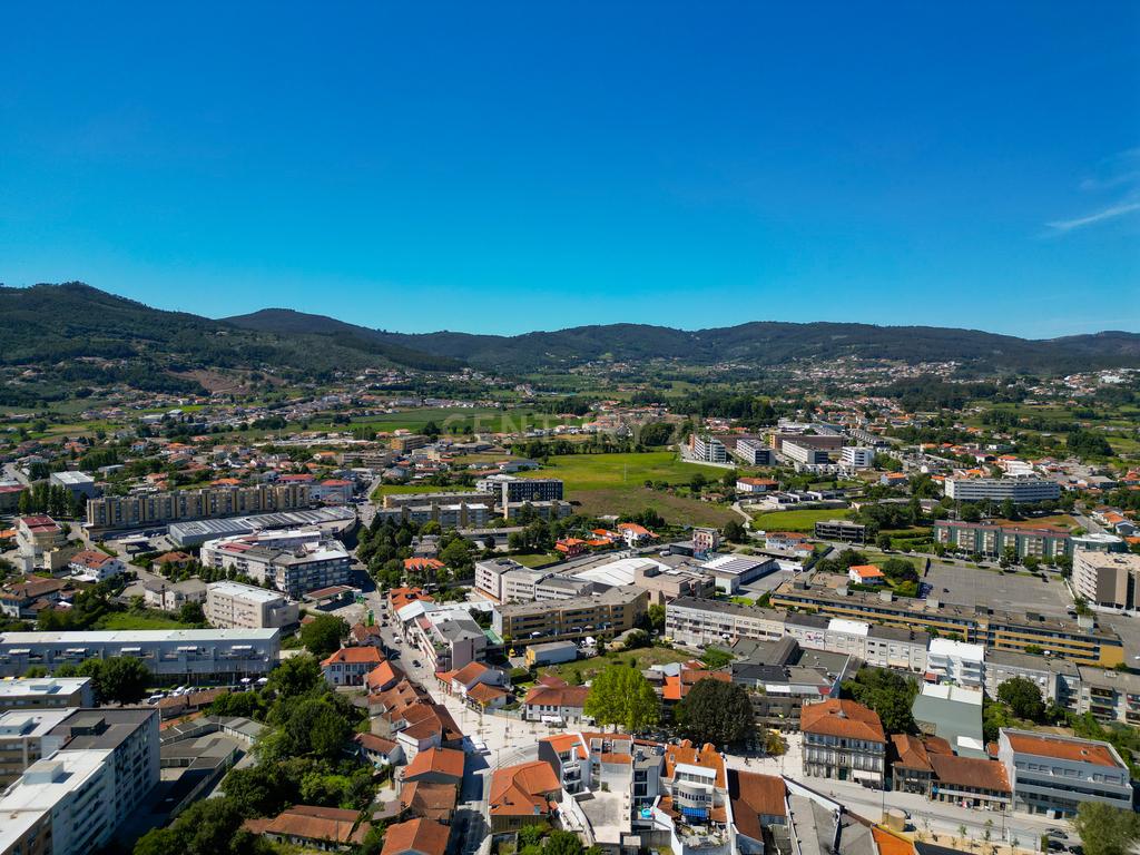 Venda de Terreno em Caldas das Taipas com Projeto Aprovado em Guimarães - Oportunidade Única para Investidores - Image 11