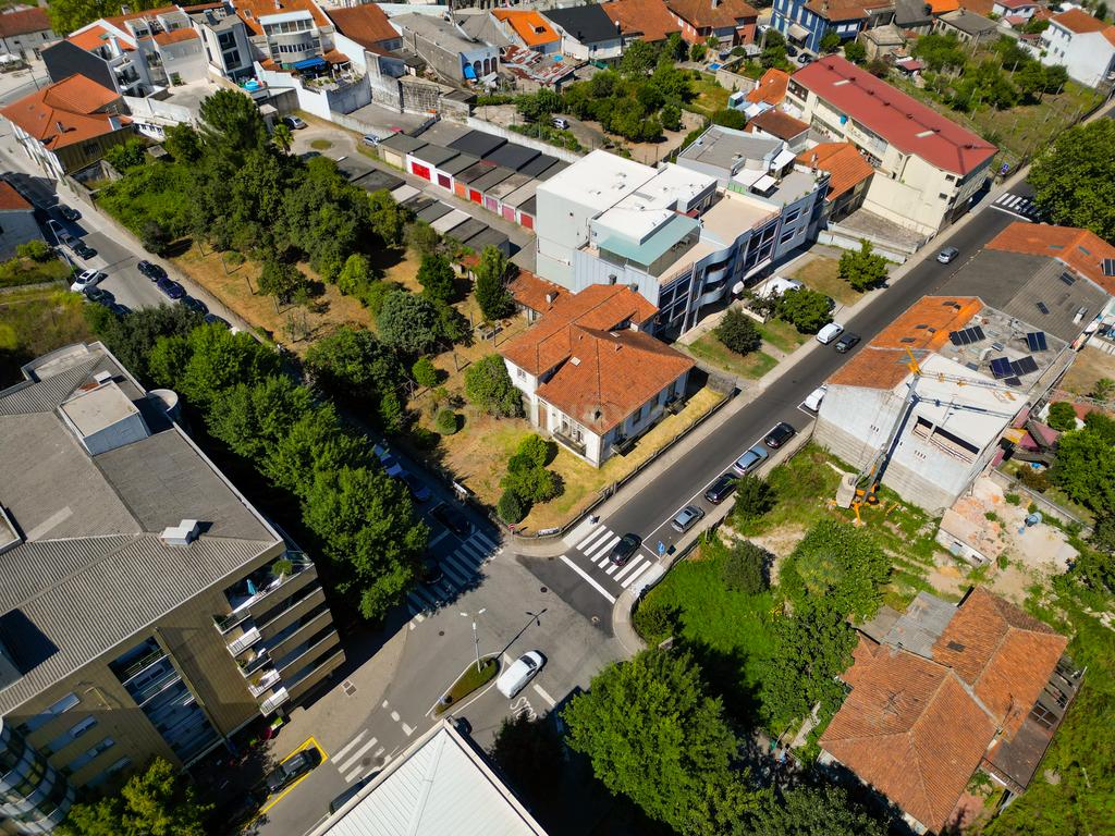 Venda de Terreno em Caldas das Taipas com Projeto Aprovado em Guimarães - Oportunidade Única para Investidores - Image 9
