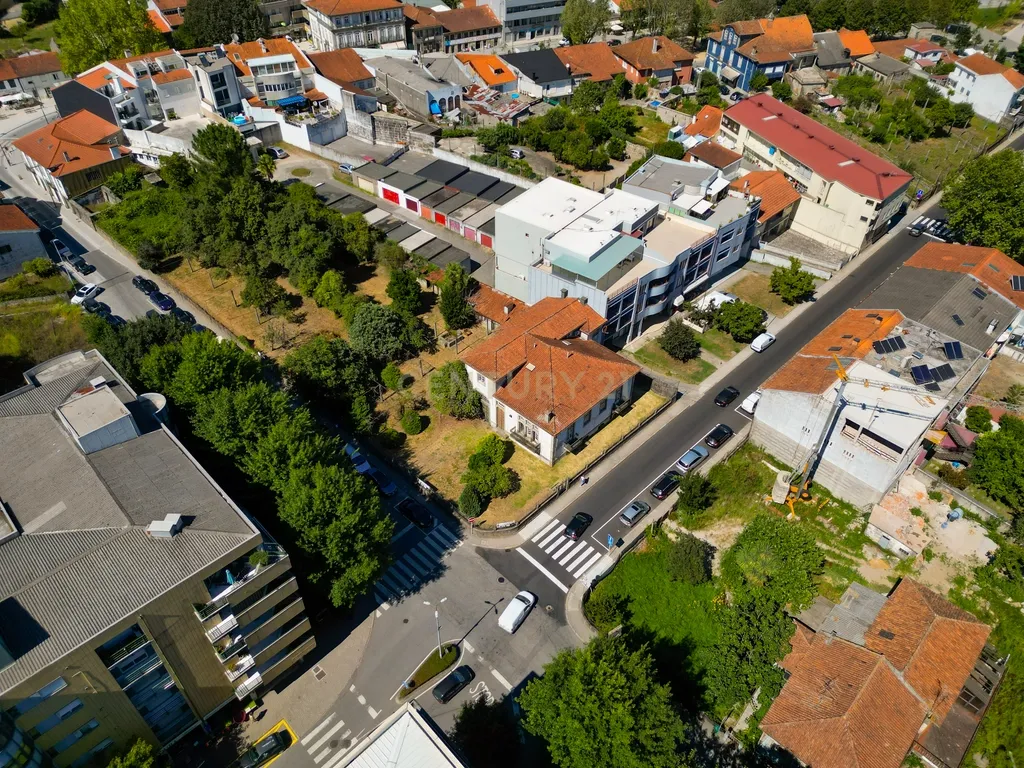 Terreno com Projeto aprovado para 37 apartamentos + Moradia Histórica de 1937 em Caldas das Taipas - Image 9