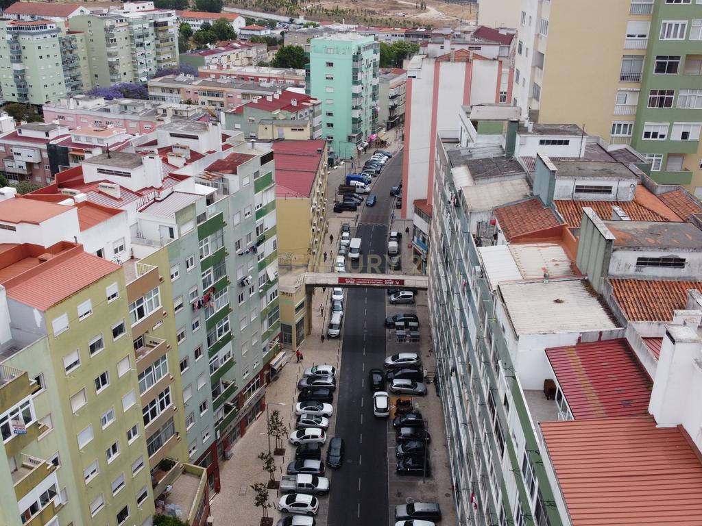 Loja para Venda na Pontinha - Localização Privilegiada com 60m² - Image 3