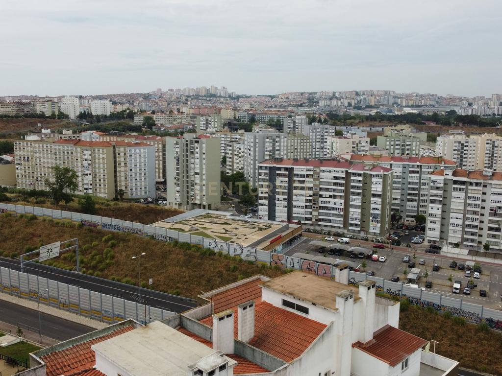 Loja para Venda na Pontinha - Localização Privilegiada com 60m² - Image 4