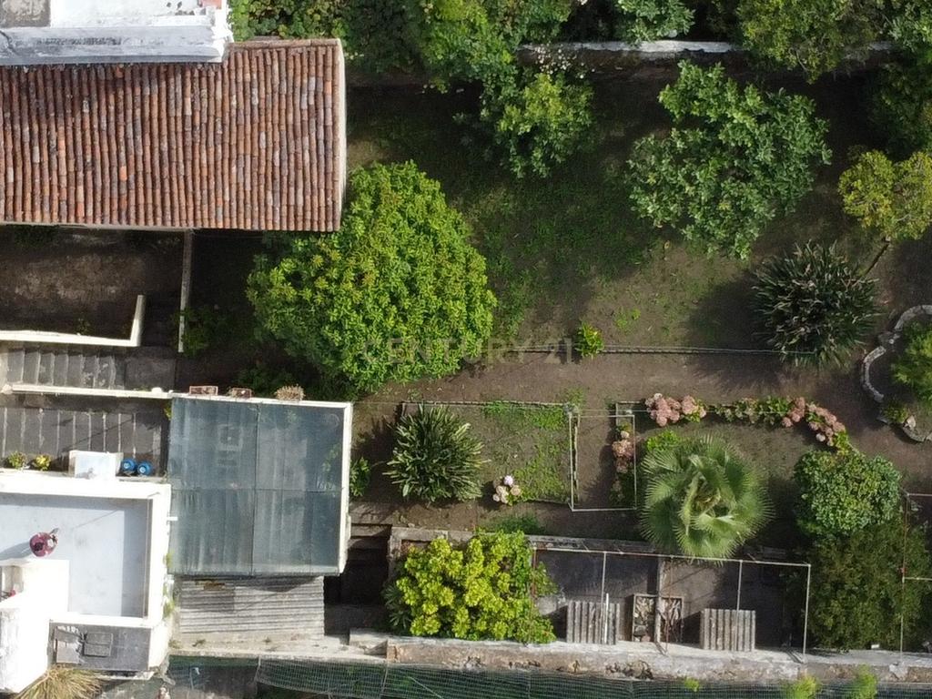 Moradia de estilo antigo com quintal no centro de Ponta Delgada - Image 45