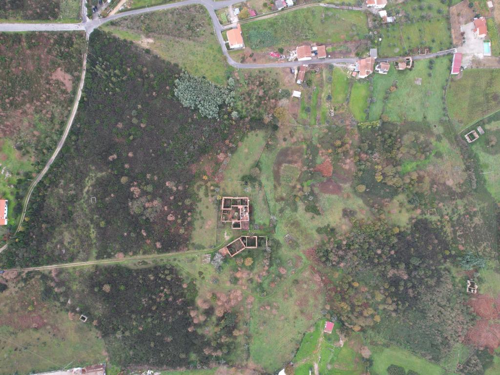 Quinta em Oliveira do Hospital, com 60000 m2 com casas para recuperar. - Image 61