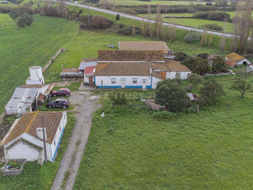 Quintinha com 2 Moradias T2 e T1 - Moita - Image 1