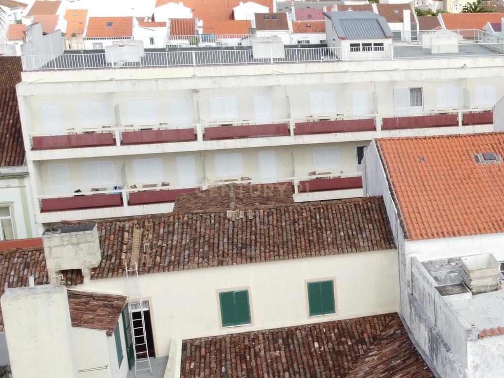 Moradia de estilo antigo com quintal no centro de Ponta Delgada - Image 40