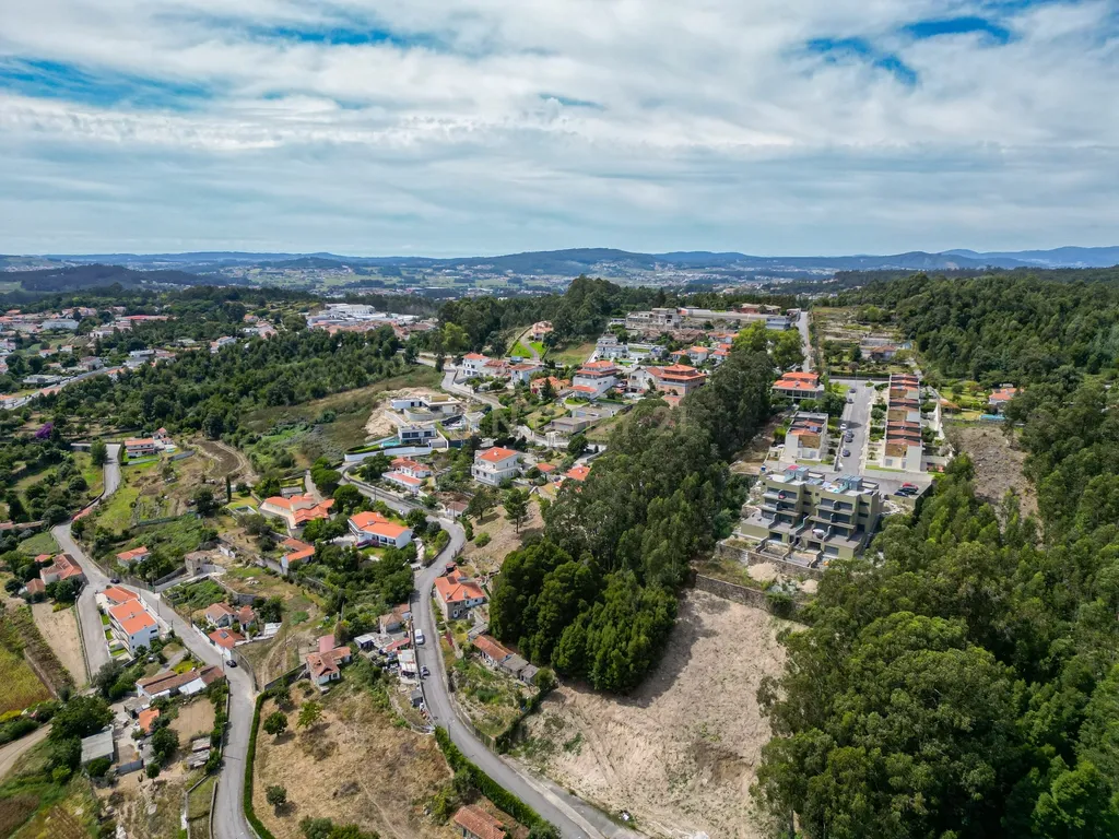 Terreno rústico, limítrofe com zona já urbana. Gavião, Vila Nova de Famalicão - Image 7