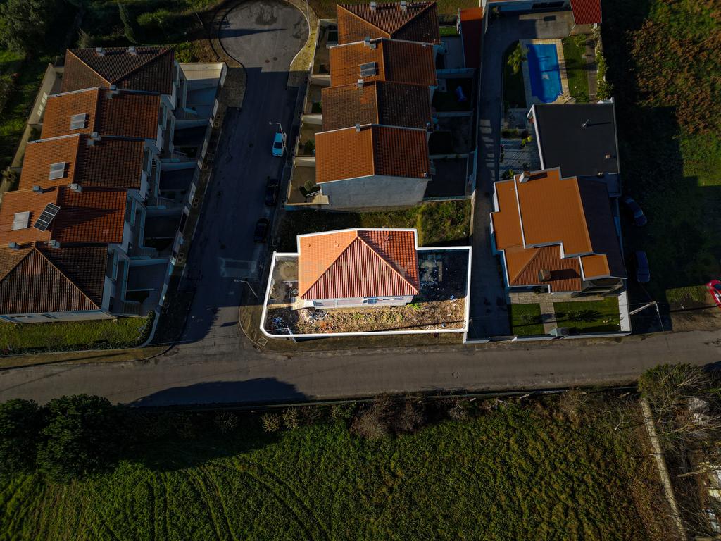 Moradia de gaveto em estado de obra avançada em Turiz, Vila Verde - Image 52