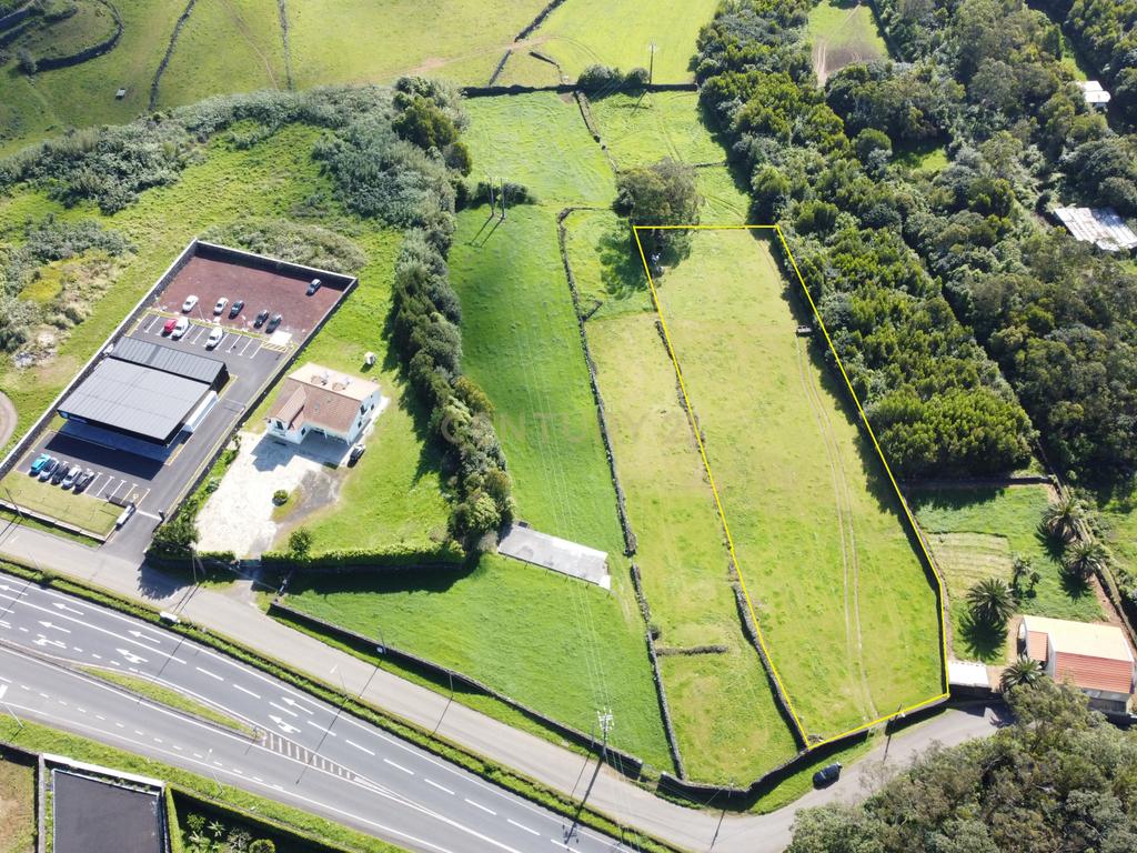 Terreno Urbanizável em Estrada da Ribeira Grande - Image 3