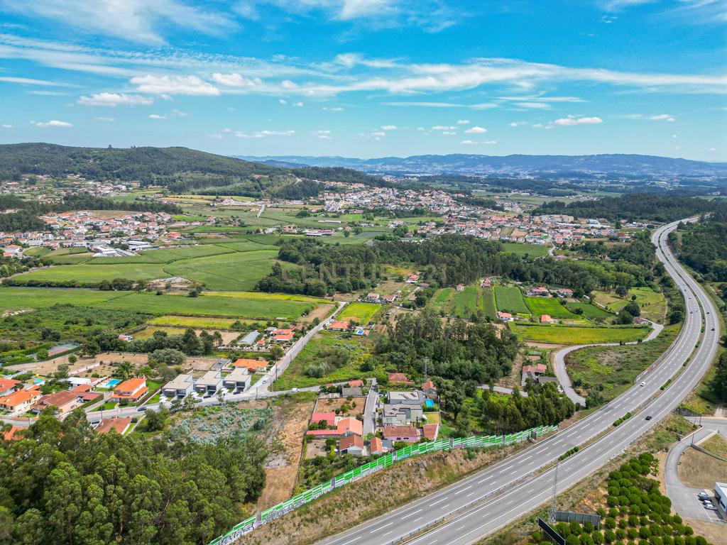 Terreno rústico, limítrofe com zona já urbana. Gavião, Vila Nova de Famalicão - Image 4