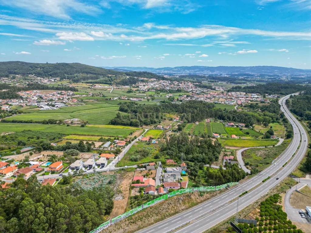 Terreno rústico, limítrofe com zona já urbana. Gavião, Vila Nova de Famalicão - Image 4