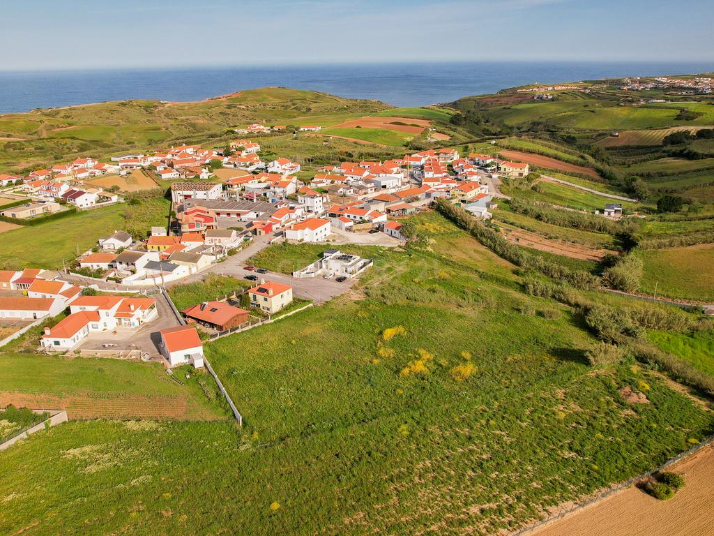 Terreno com PIP aprovado para 2.000 m2 de construção - Image 1