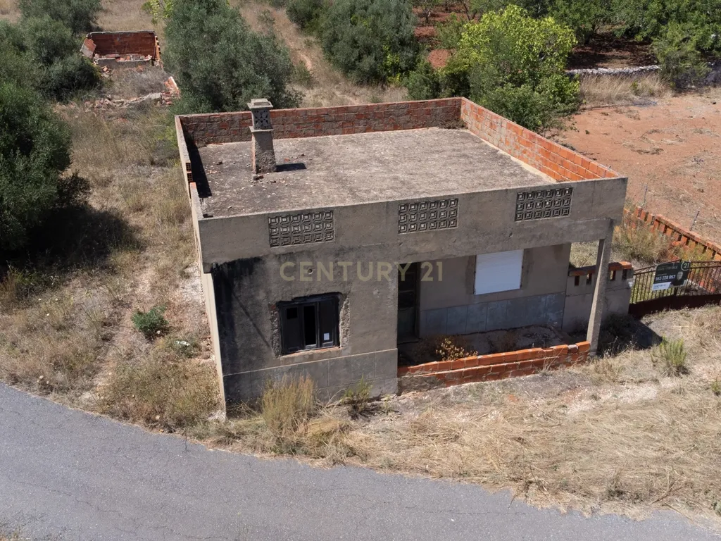 Moradia com terreno rústico em Benafim, para renovar - Image 4