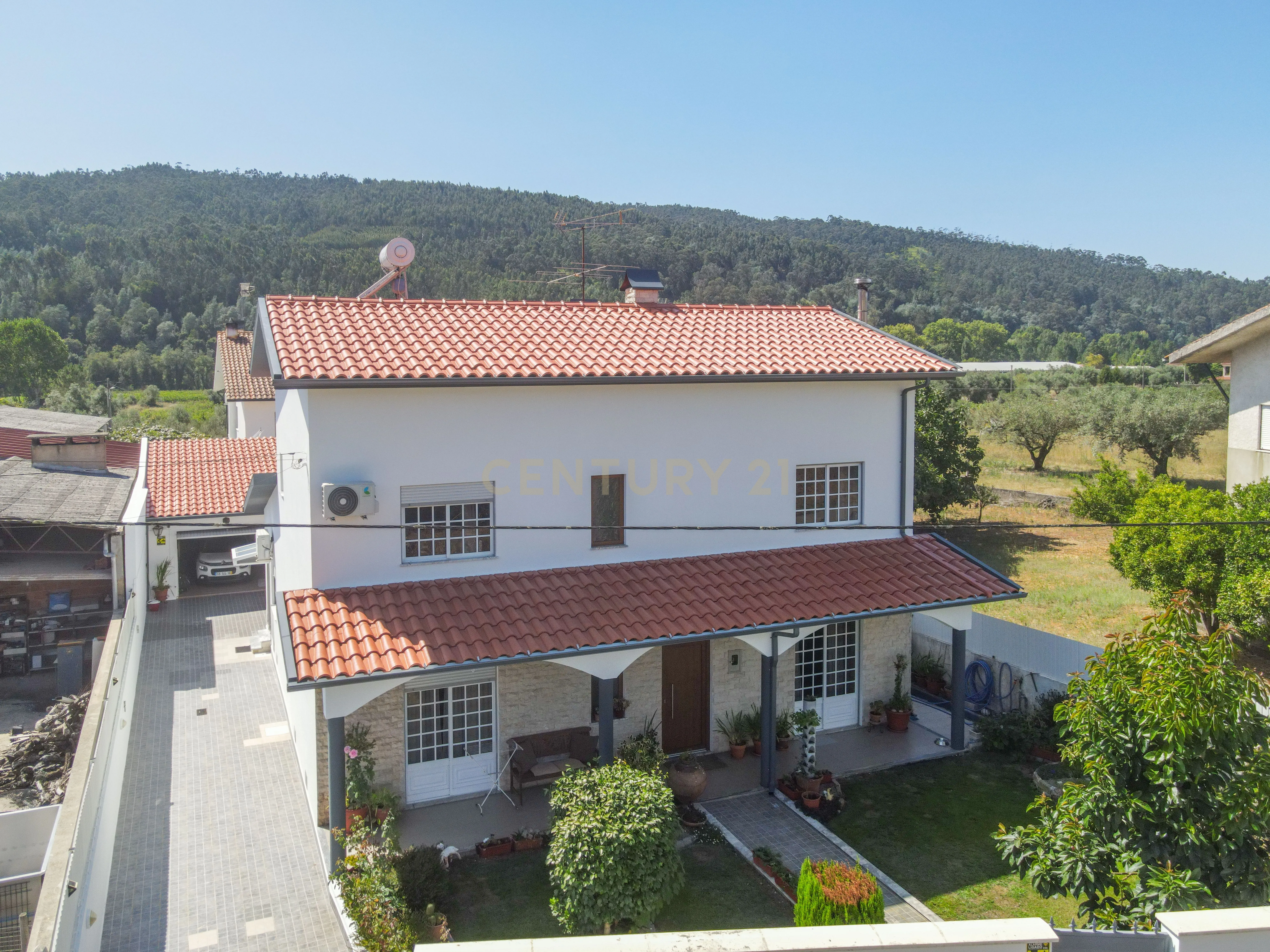 Moradia T4 - Miranda do Corvo - Image 1